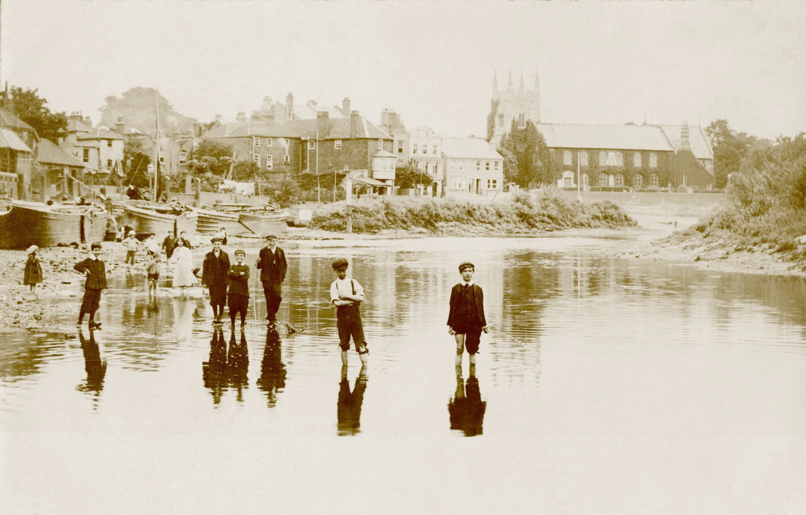 Isleworth,children paddling